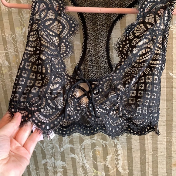 NWT Victoria’s Secret lace bralette, size small - Picture 2 of 6